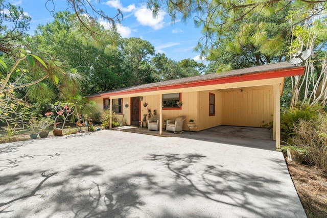 view of front facade with driveway and an attached carport