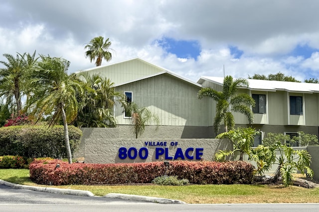 view of community / neighborhood sign