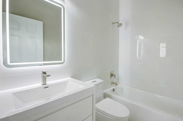 7861 Manor Forest Ln, Boynton Beach, FL 33436 - full bath featuring toilet, vanity, and shower / bathtub combination