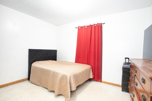 1043 NE 20th St, Belle Glade, FL 33430 - bedroom featuring baseboards