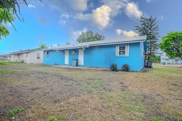 1043 NE 20th St, Belle Glade, FL 33430 - single story home with metal roof