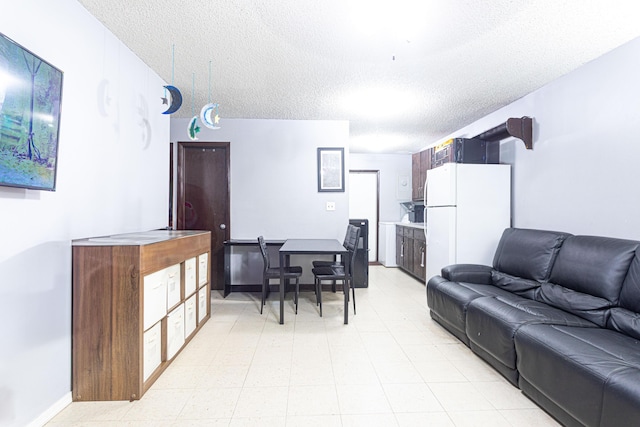 1043 NE 20th St, Belle Glade, FL 33430 - living area with baseboards and a textured ceiling