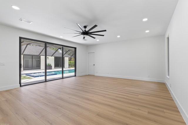 empty room featuring ceiling fan, light wood-style floors, recessed lighting, and baseboards