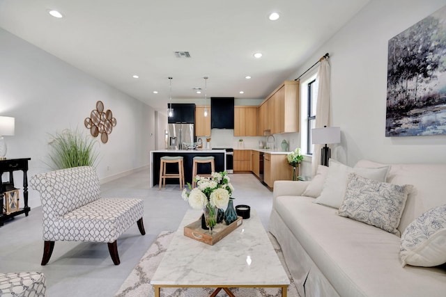 living area with baseboards, recessed lighting, and visible vents
