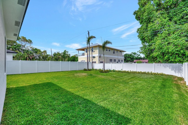 view of yard featuring a fenced backyard