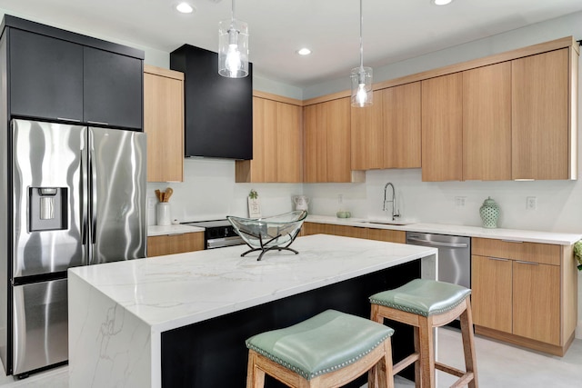 kitchen with a kitchen island, a kitchen bar, modern cabinets, a sink, and stainless steel appliances