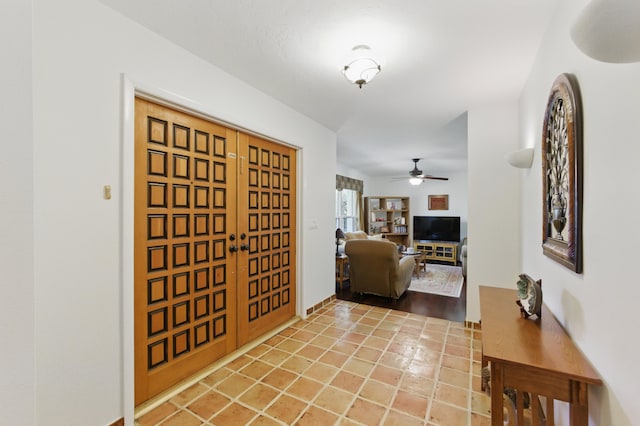 entryway with ceiling fan