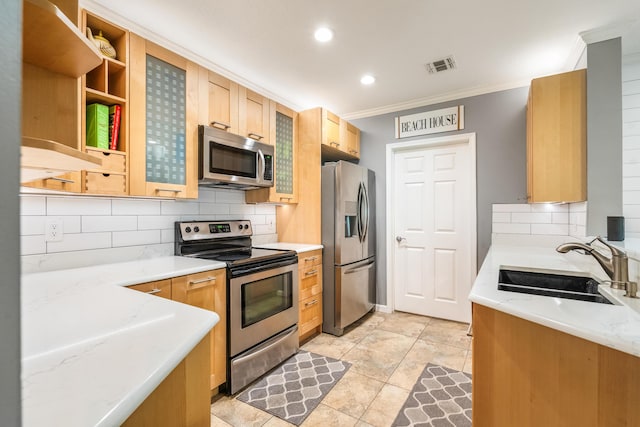 kitchen featuring stainless steel appliances, a sink, crown molding, decorative backsplash, and glass insert cabinets