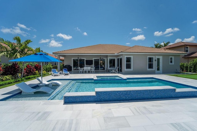 132 Steeple Cir, Jupiter, FL 33458 - view of swimming pool featuring a patio area, a ceiling fan, and a pool with connected hot tub