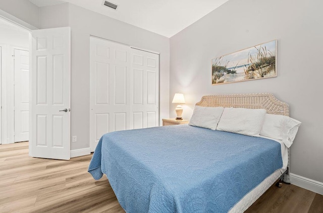 132 Steeple Cir, Jupiter, FL 33458 - bedroom featuring wood finished floors, baseboards, and a closet
