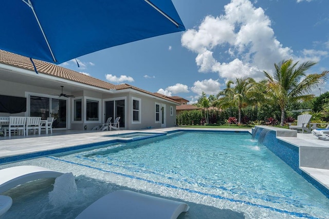 132 Steeple Cir, Jupiter, FL 33458 - view of pool with a ceiling fan, a patio area, a pool with connected hot tub, and outdoor dining space