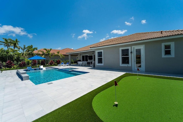 132 Steeple Cir, Jupiter, FL 33458 - view of swimming pool with a putting green, a patio, and a pool with connected hot tub