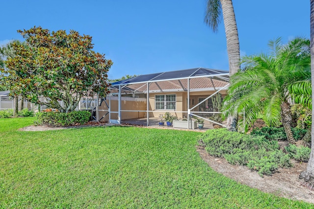 view of yard featuring a lanai
