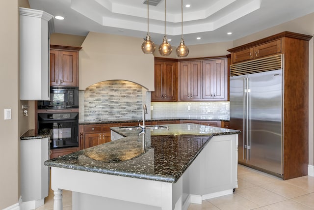 kitchen featuring black appliances, a raised ceiling, a sink, backsplash, and recessed lighting
