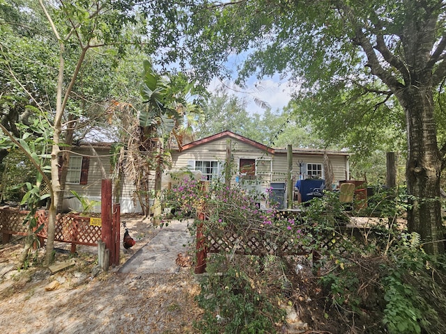 view of front of property