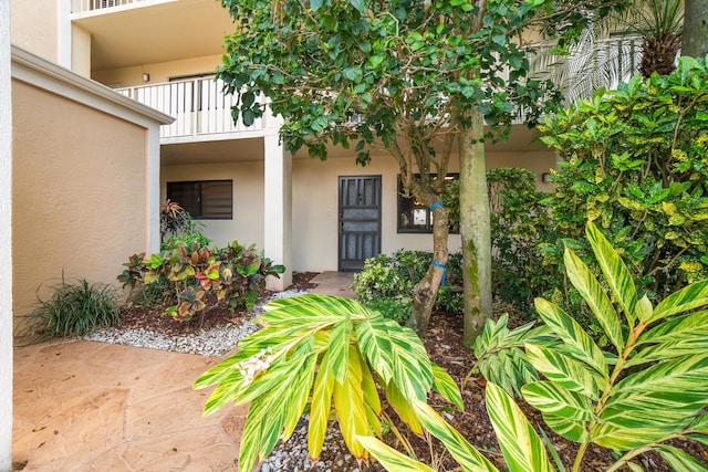7240 Huntington Ln Unit 105, Delray Beach, FL 33446 - entrance to property featuring stucco siding