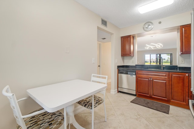 7240 Huntington Ln Unit 105, Delray Beach, FL 33446 - kitchen featuring a sink, a textured ceiling, visible vents, dishwasher, and dark countertops