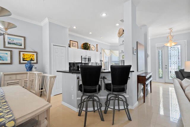 dining area with crown molding, recessed lighting, and baseboards