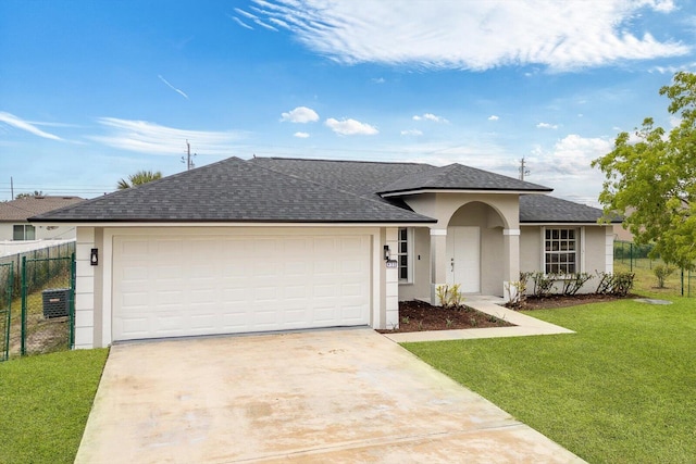 ranch-style house featuring a shingled roof, fence, stucco siding, and a front yard