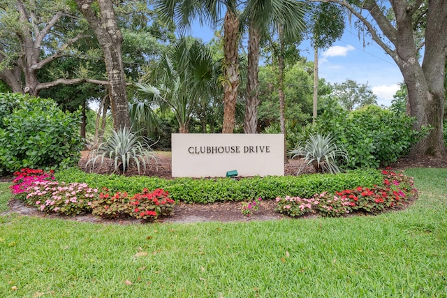 community sign with a yard