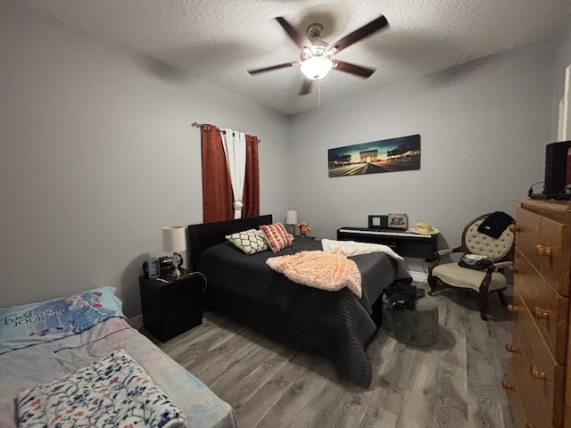 7746 99th Ct, Vero Beach, FL 32967 - bedroom featuring a textured ceiling, ceiling fan, and wood finished floors