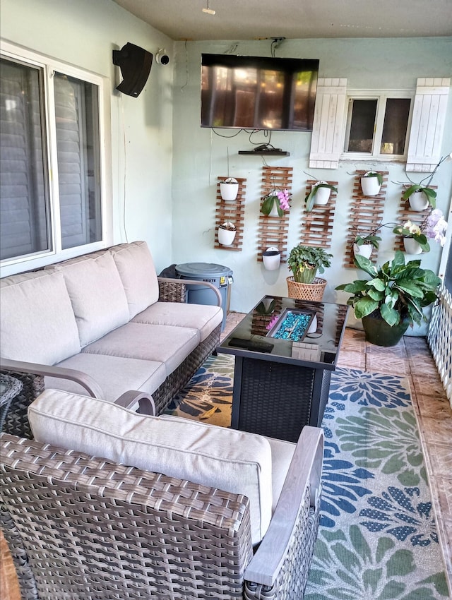 balcony featuring an outdoor hangout area