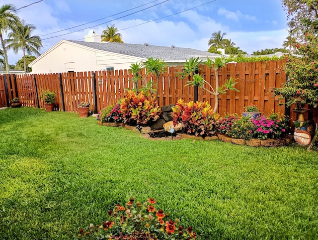 view of yard featuring fence