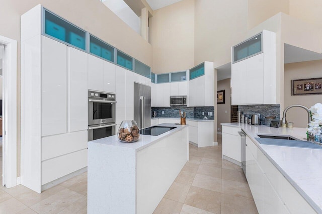 17906 Aberdeen Way, Boca Raton, FL 33496 - kitchen featuring stainless steel appliances, a sink, tasteful backsplash, white cabinets, and modern cabinets
