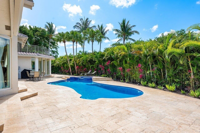 17906 Aberdeen Way, Boca Raton, FL 33496 - view of pool featuring a patio and a pool with connected hot tub