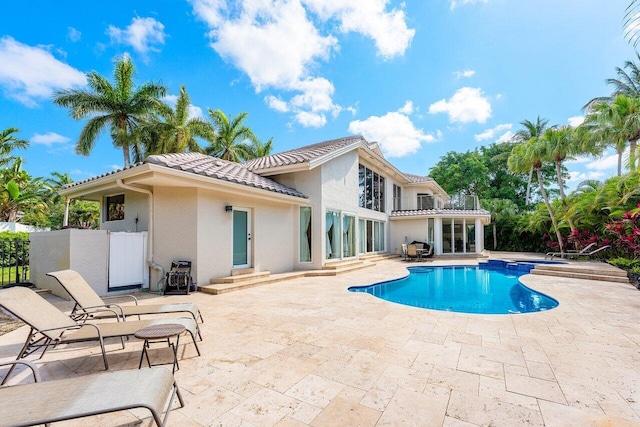 17906 Aberdeen Way, Boca Raton, FL 33496 - outdoor pool featuring a patio area and entry steps