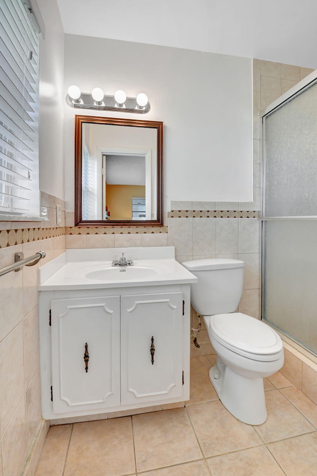 124 Mockingbird Ln Unit 124, Delray Beach, FL 33445 - full bath featuring tile walls, toilet, tile patterned flooring, vanity, and a shower stall