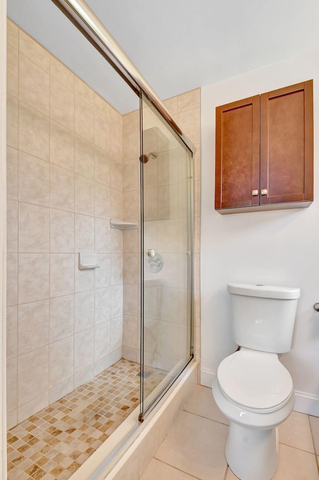 124 Mockingbird Ln Unit 124, Delray Beach, FL 33445 - full bath with tile patterned flooring, baseboards, toilet, and a shower stall