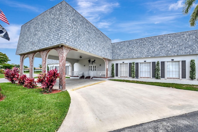 124 Mockingbird Ln Unit 124, Delray Beach, FL 33445 - surrounding community with concrete driveway and a lawn