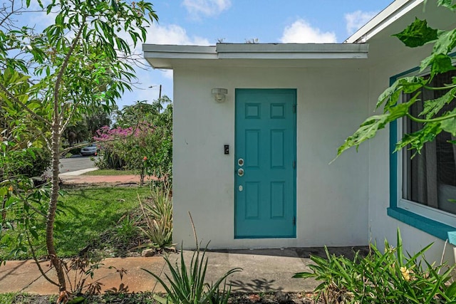 923 N H St, Lake Worth Beach, FL 33460 - doorway to property with stucco siding