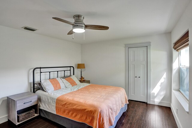bedroom featuring wood-type flooring, baseboards, and a ceiling fan