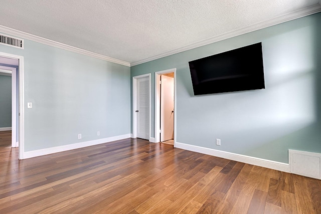 1 S Lakeside Dr Unit C1, Lake Worth Beach, FL 33460 - interior space with visible vents, ornamental molding, wood finished floors, baseboards, and a textured ceiling