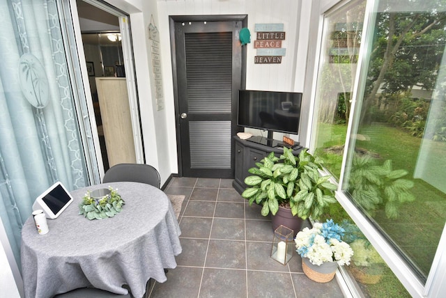 sunroom / solarium with outdoor dining space