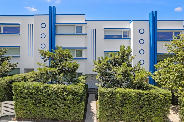 758 N St, West Palm Beach, FL 33401 - exterior view of stucco siding
