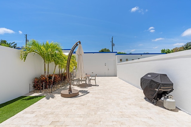 758 N St, West Palm Beach, FL 33401 - view of patio with fence and grilling area
