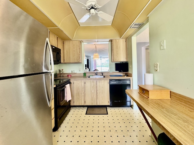 7145 Huntington Ln Unit 102, Delray Beach, FL 33446 - kitchen with ceiling fan, light brown cabinetry, and black appliances