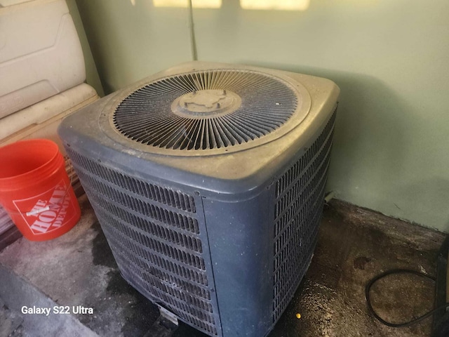 1441 W Central St, Lantana, FL 33462 - detailed view of central air condition unit