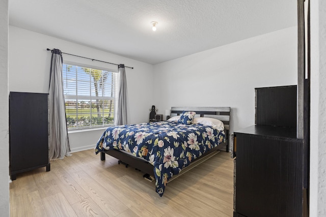 4235 Troon Pl, Fort Pierce, FL 34947 - bedroom with light wood-style flooring, baseboards, and a textured ceiling