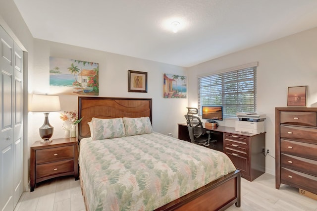 6805 Osage Cir, Greenacres, FL 33413 - bedroom featuring light wood finished floors, baseboards, and a closet