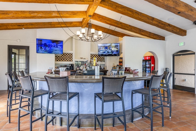 179 Tresana Blvd Unit 145, Jupiter, FL 33478 - bar featuring a chandelier, arched walkways, decorative backsplash, and decorative light fixtures