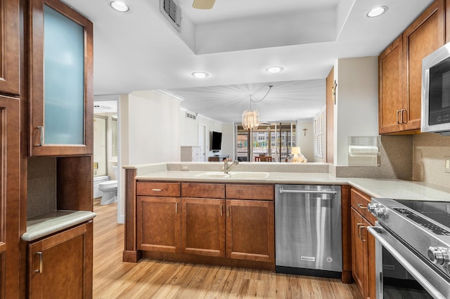 911 Gardenia Dr Unit 154, Delray Beach, FL 33483 - kitchen featuring a sink, appliances with stainless steel finishes, visible vents, light wood-style floors, and recessed lighting