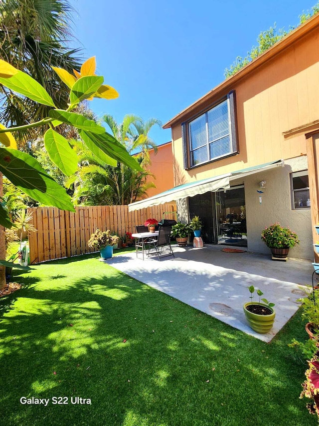 view of yard featuring a patio area and fence