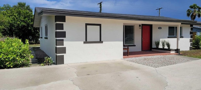 view of front of house with covered porch and stucco siding