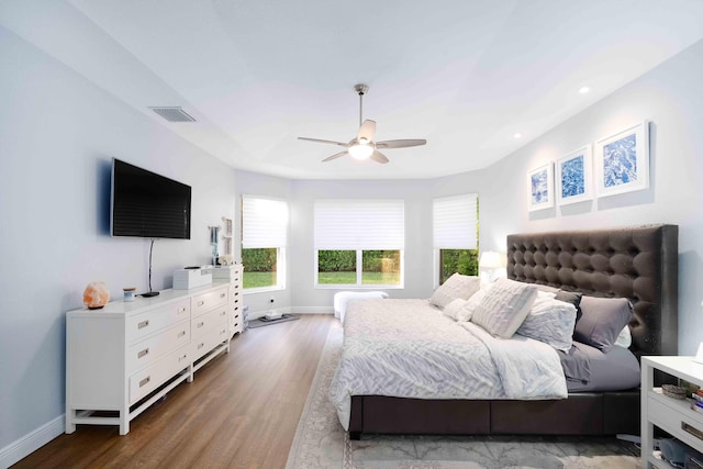 bedroom featuring wood finished floors, baseboards, a ceiling fan, and recessed lighting