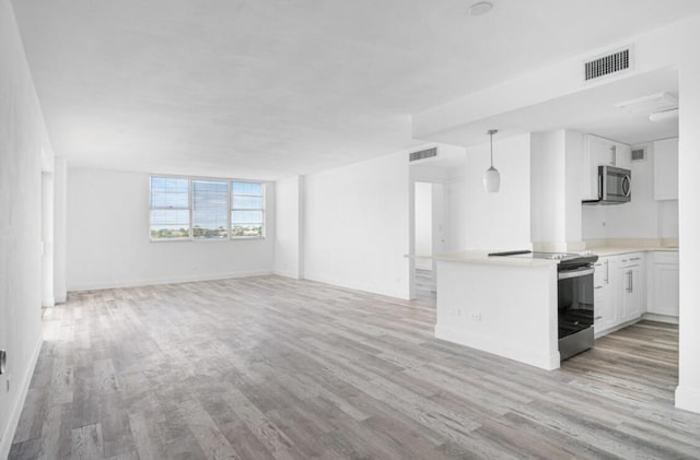 2800 N Flagler Dr Unit 410, West Palm Beach, FL 33407 - unfurnished living room featuring light wood-style flooring, baseboards, and visible vents