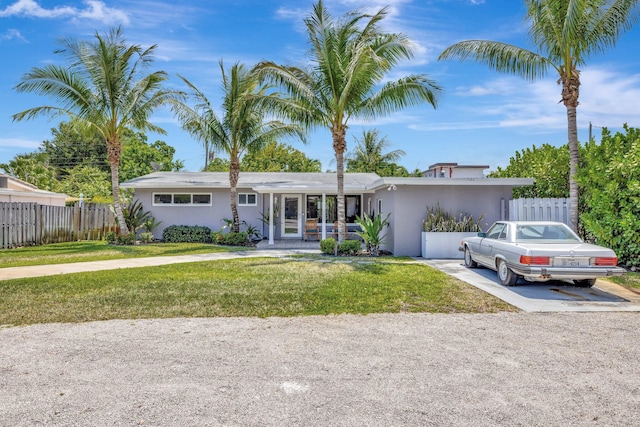 single story home featuring fence, stucco siding, and a front lawn